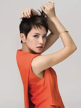 -（李心洁饰演）